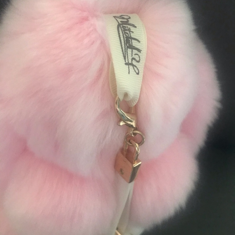 UGG Australia Rabbit Keyring - Picture 2 of 5